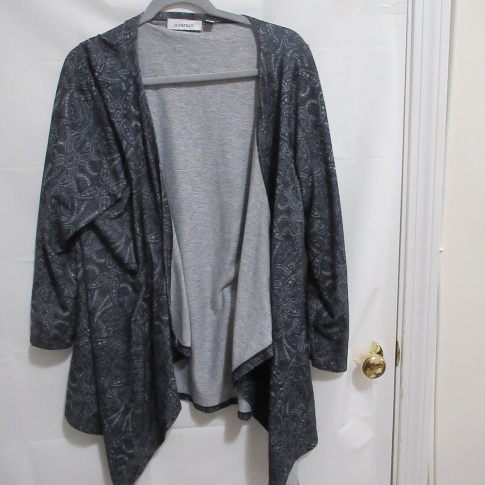 Avenue Cardigan Womens 1X Grey Paisley Open Front Draped waterfall Knit Sweater